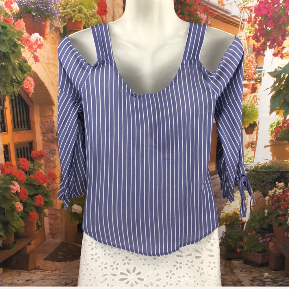 NWT🦋Good Luck Gem Ties Cold Shoulder Top🦋 - Picture 3 of 7